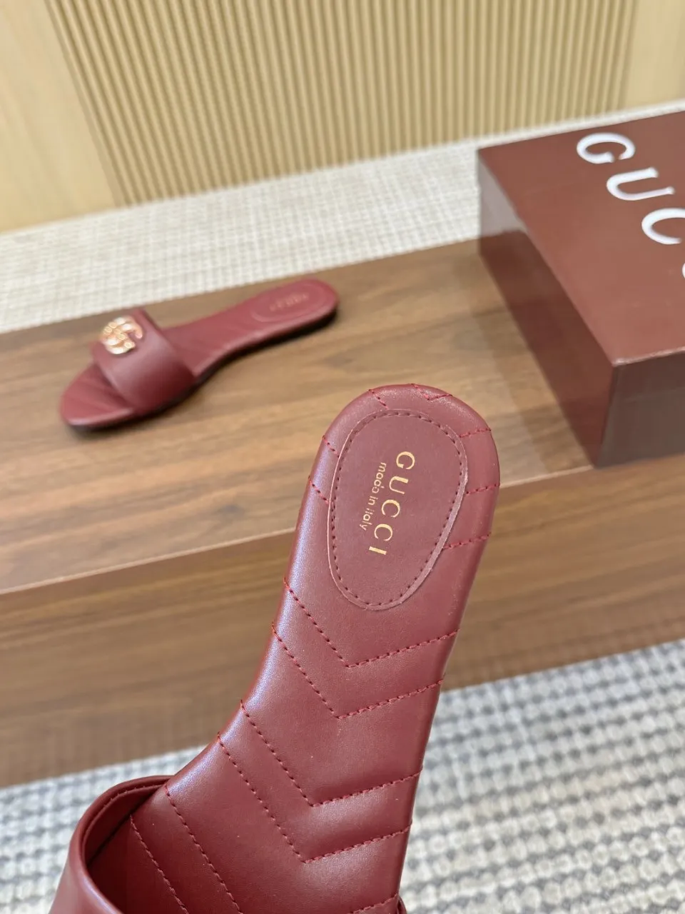 👟👟Ex-factory price 440👟👟 💯💯💯Gucci 2025 spring and summer latest popular slip-on sandals series... [Round toe] Latest double G buckle. Embroidery style Original quality 🍃Original European style, 💥perfect on the feet💃💃When worn with this shoe, it is elegant and crystal clear. No matter the materials of the accessories, they are all customized one by one. You must go to get the original version. The whole series is full of exciting and innovative elements. The texture of different materials, the texture of the materials, and the expression of the materials have a strong artistic atmosphere... ❶ Upper: imported cowhide ❷ Inner lining: customized imported sheepskin ❸ Foot pads: customized imported sheepskin ❹ Outsole: imported Italian genuine leather outsole ❺ Heel height: 1.5CM ❻ Packaging: Original full set of packaging ❼ Code number: 35-43 (41.42.43 customized is not returnable)